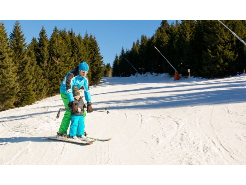 Czy warto skorzystać z pomocy instruktora przy nauczaniu jazdy na nartach?